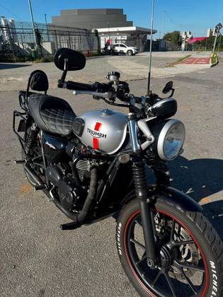 TRIUMPH STREET TWIN TRIUMPH STREET TWIN